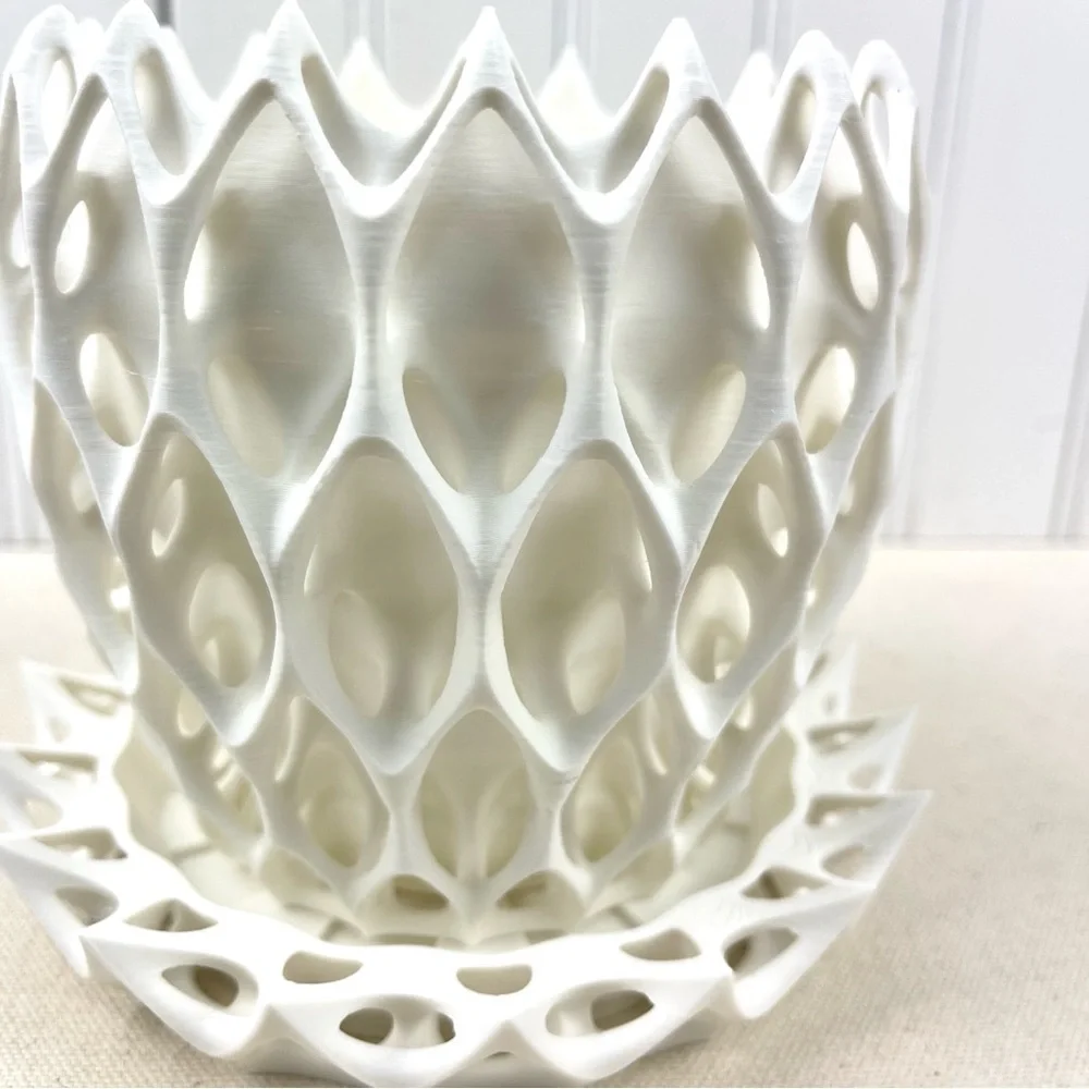 Invader Planter Pot, Small Indoor Flower Pot, Modern Planter with Saucer - Picture 4 of 9